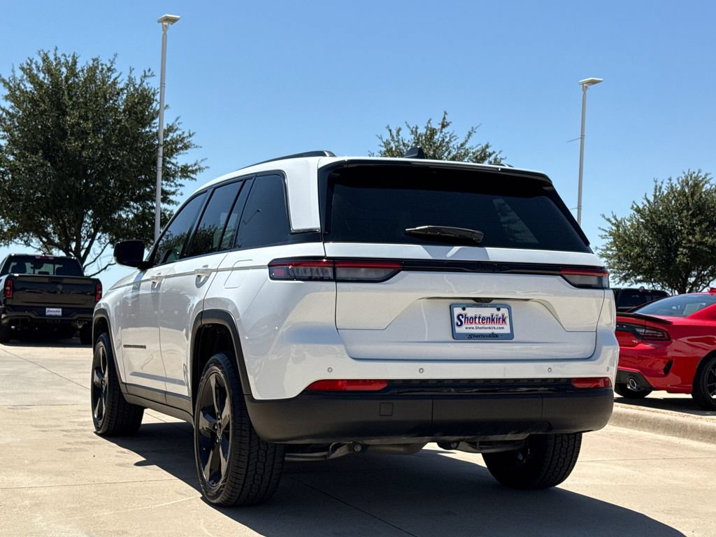 Used 2024 Jeep Grand Cherokee Altitude RWD image 6