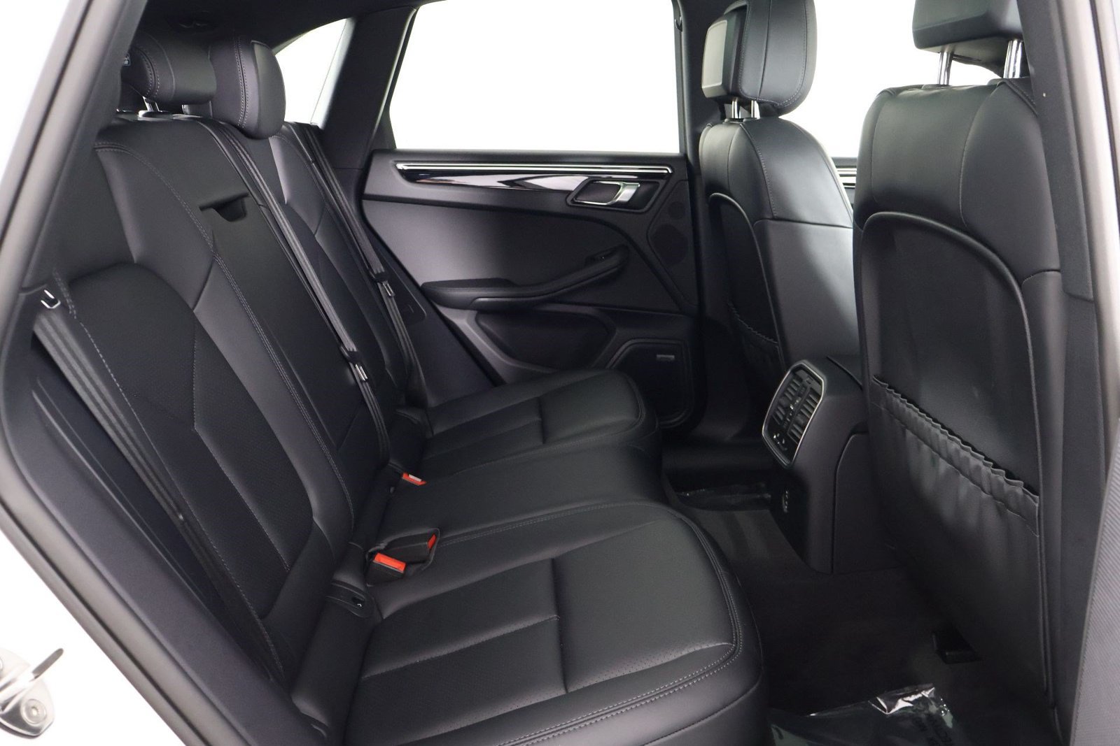 Certified 2026 Porsche Macan S AWD/4WD image 32