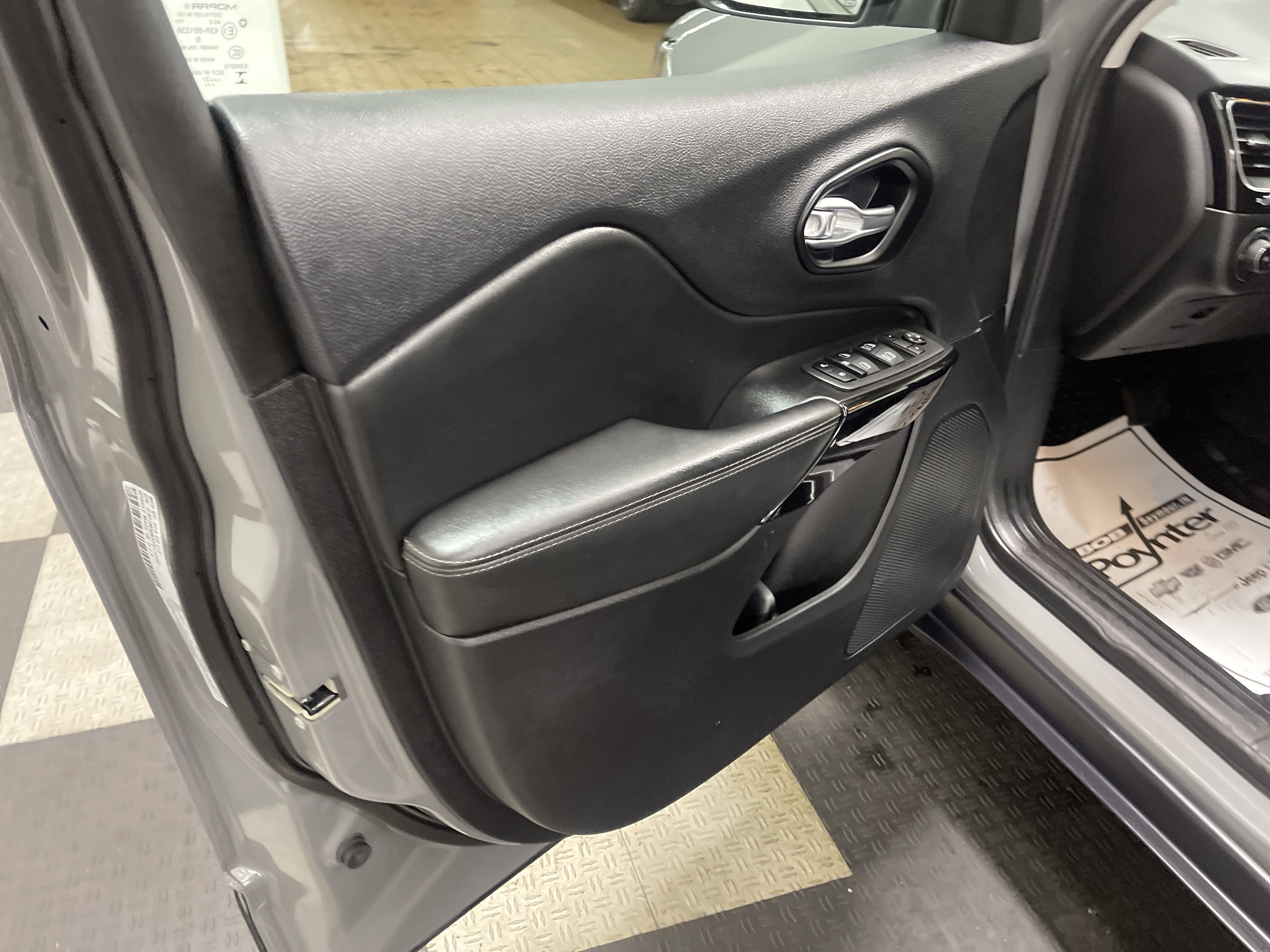 Used 2023 Jeep Cherokee Altitude Lux image 10