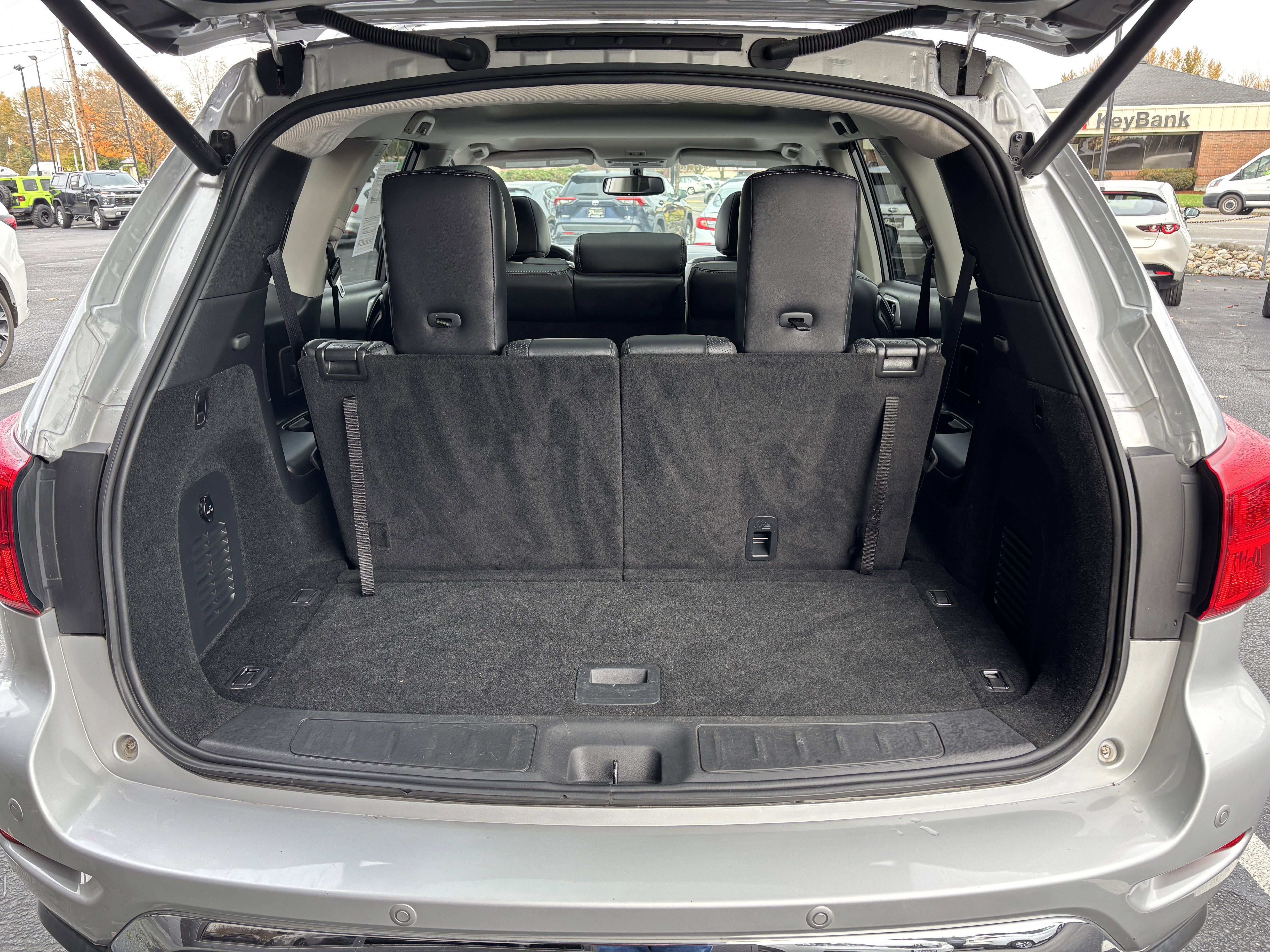 Used 2019 Nissan Pathfinder Platinum image 16