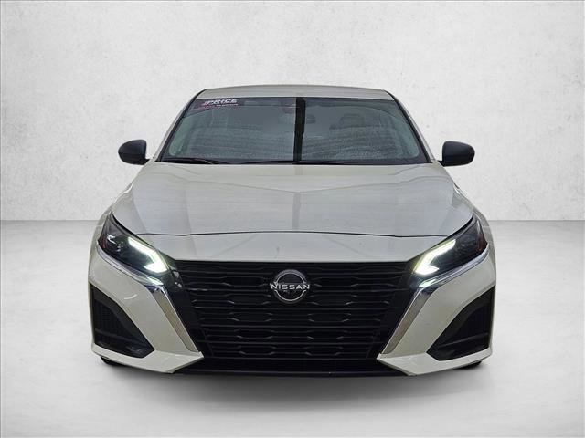 Used 2024 Nissan Altima 2.5 SV image 2