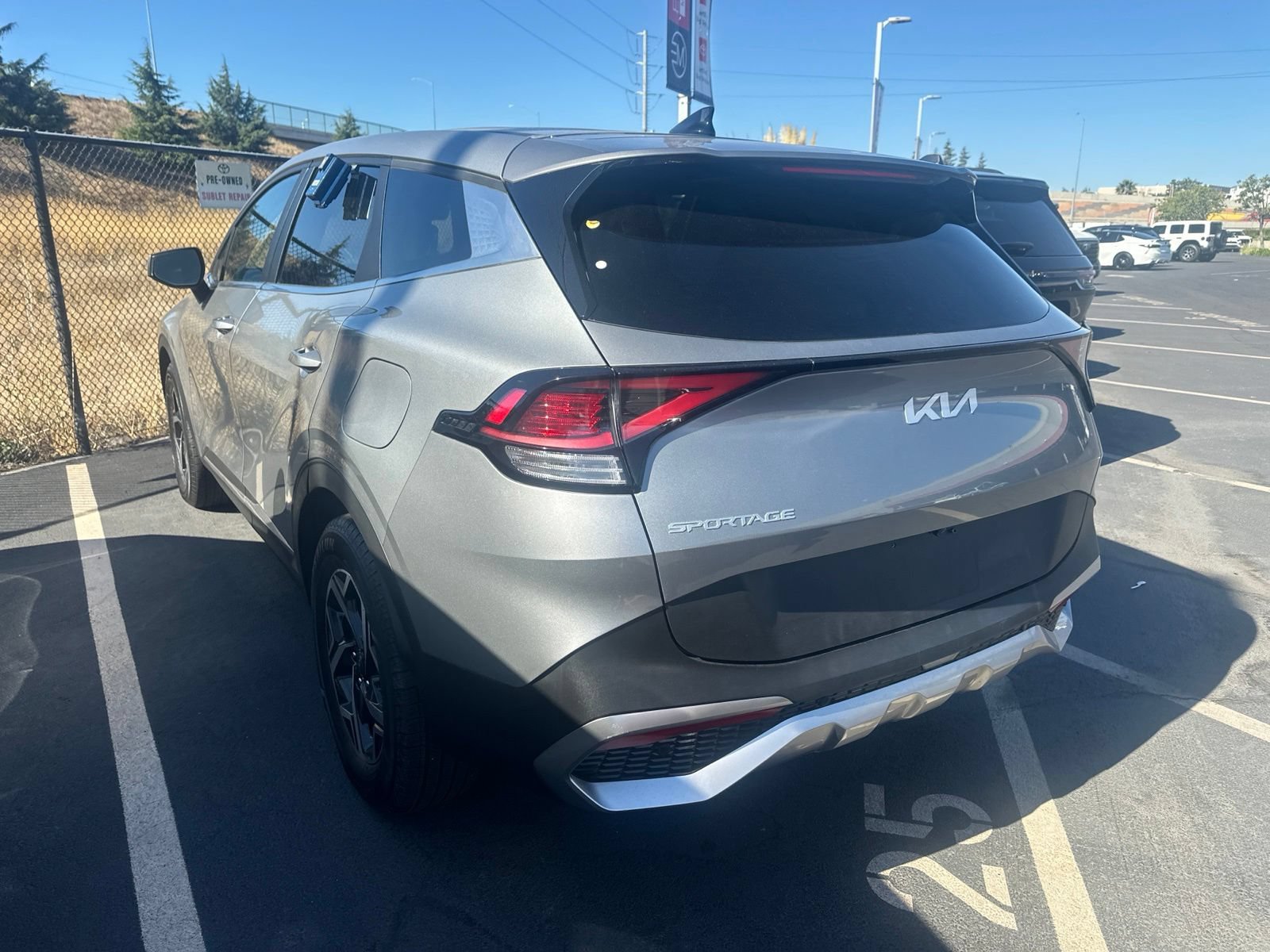 Used 2023 Kia Sportage LX FWD image 3