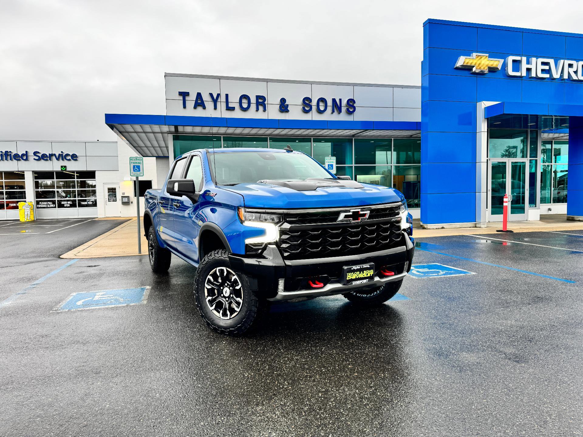 Used 2022 Chevrolet Silverado 1500 ZR2 w/ Technology Package image 1