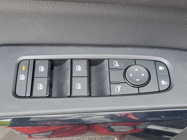 New 2026 Nissan Pathfinder SV w/ SV Premium Package AWD/4WD image 7
