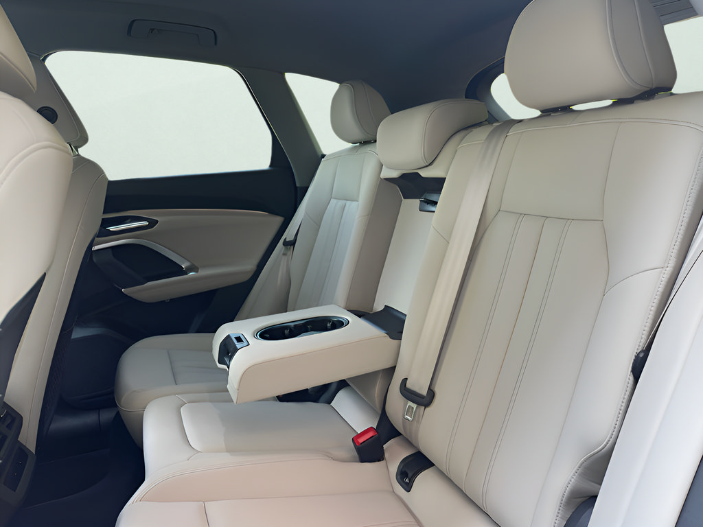 Certified 2025 Audi Q5 Premium AWD/4WD image 9