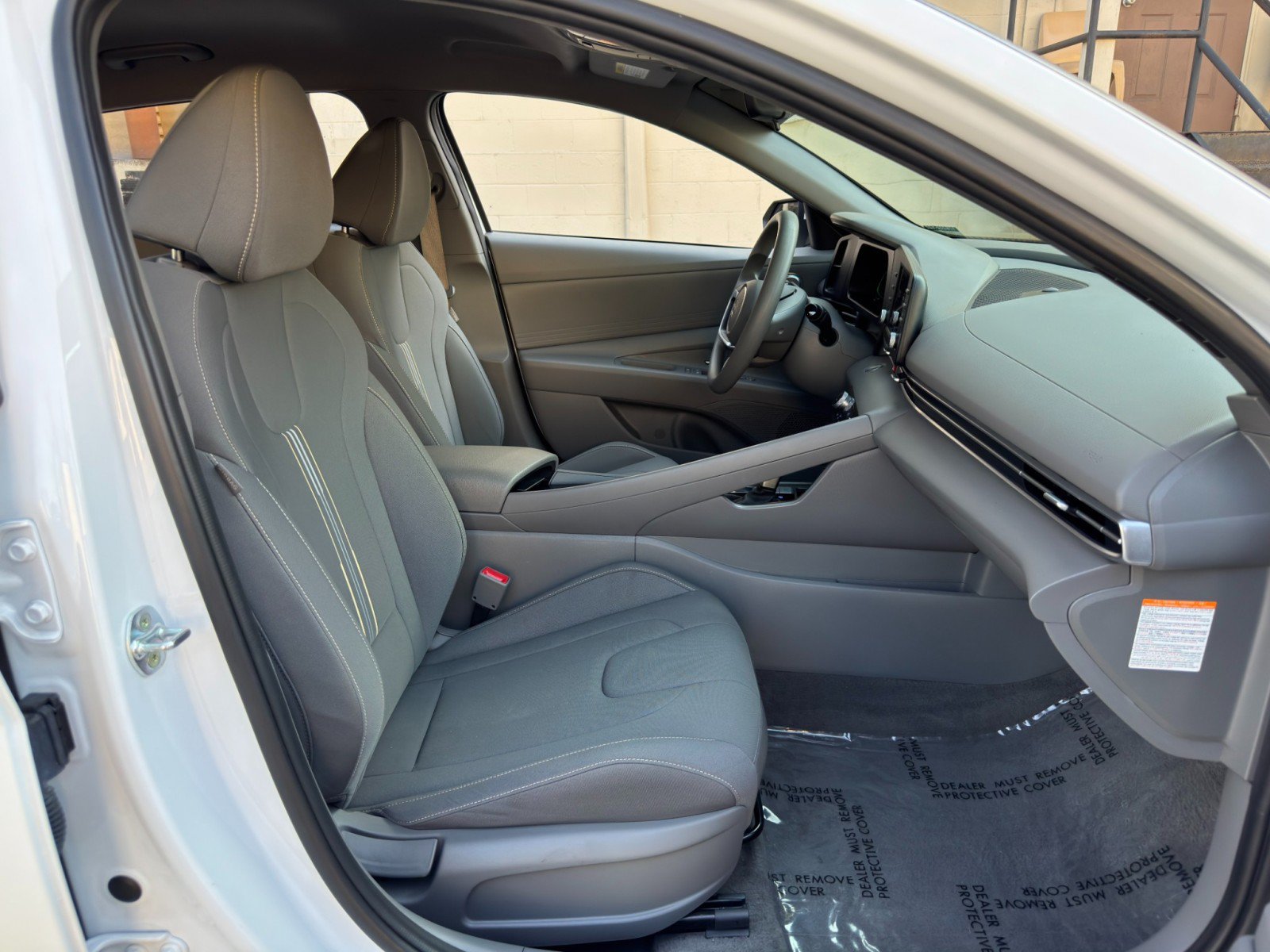 Used 2025 Hyundai Elantra Hybrid FWD image 14