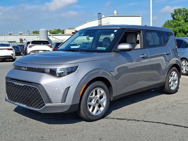 Used 2025 Kia Soul LX w/ LX Technology Package FWD image 1