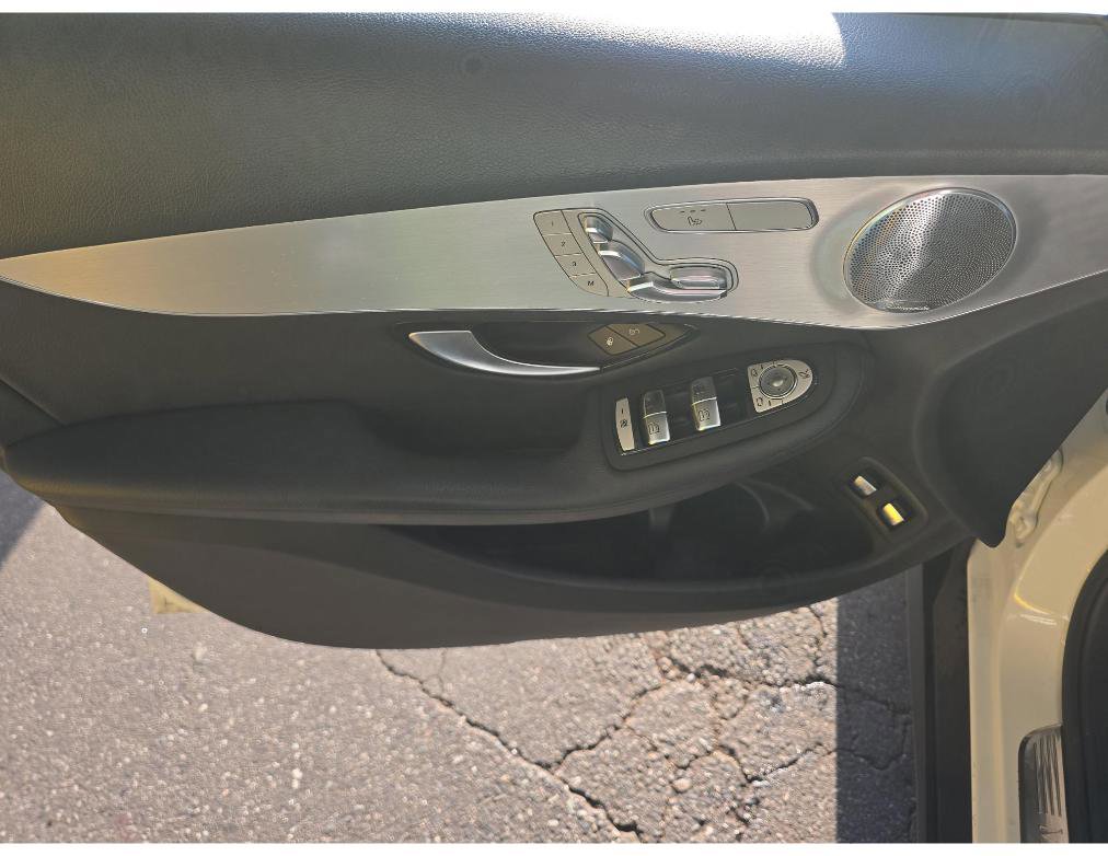 Used 2019 Mercedes-Benz GLC 350e 4MATIC w/ Premium Package image 12