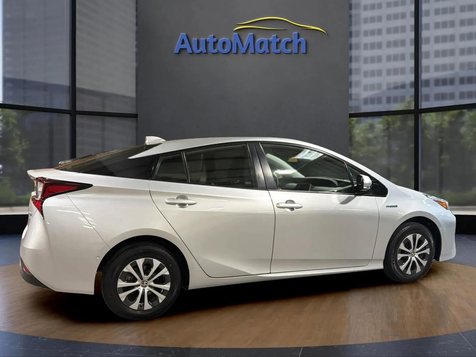 Used 2020 Toyota Prius XLE w/ Preferred Accessory Package image 11