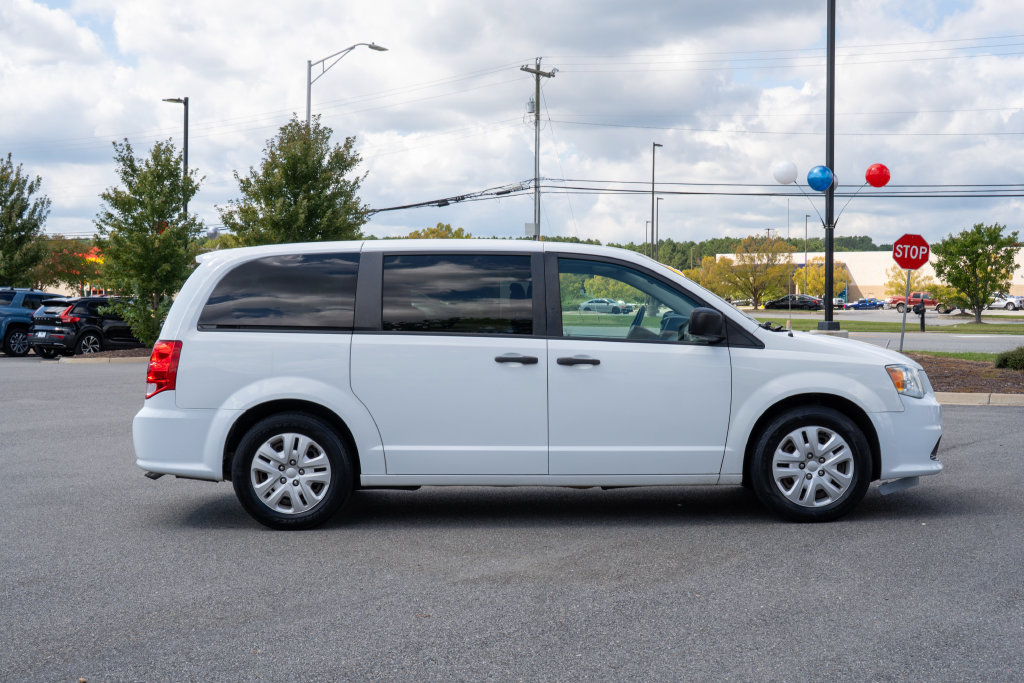 Used 2019 Dodge Grand Caravan SE w/ UConnect Hands-Free Group FWD image 8