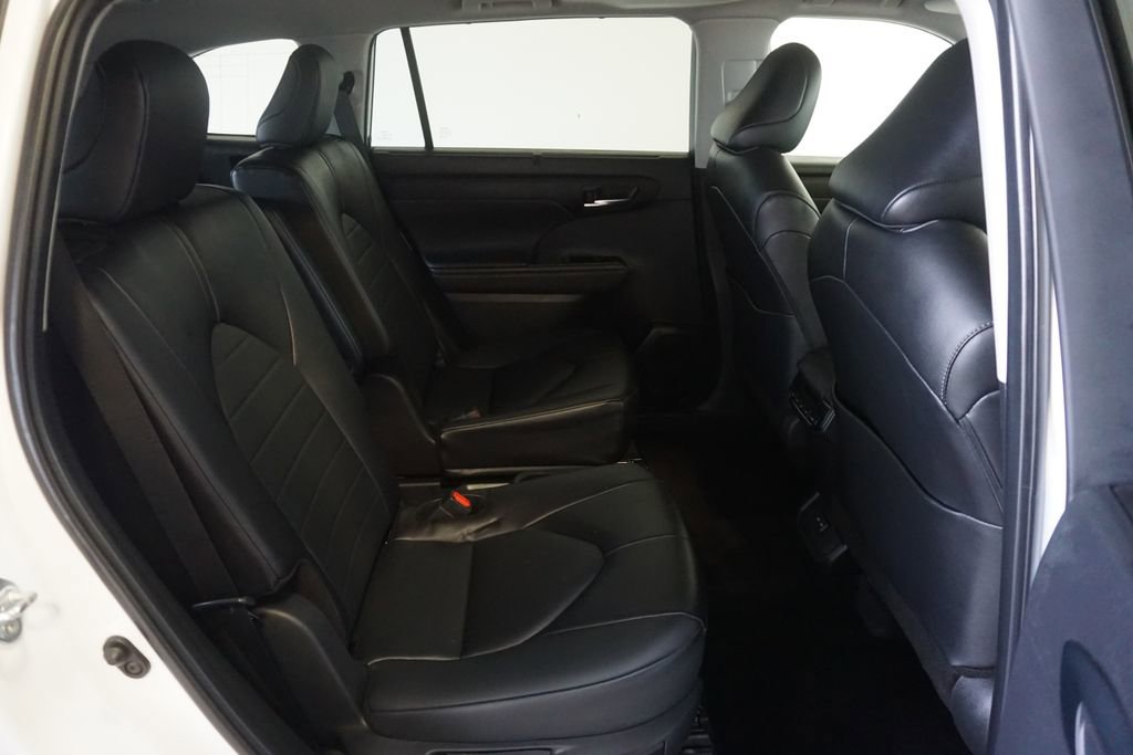 Certified 2024 Toyota Highlander XLE AWD/4WD image 25
