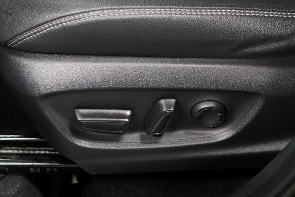 Used 2022 Toyota Corolla Cross XLE w/ Convenience Package AWD/4WD image 26