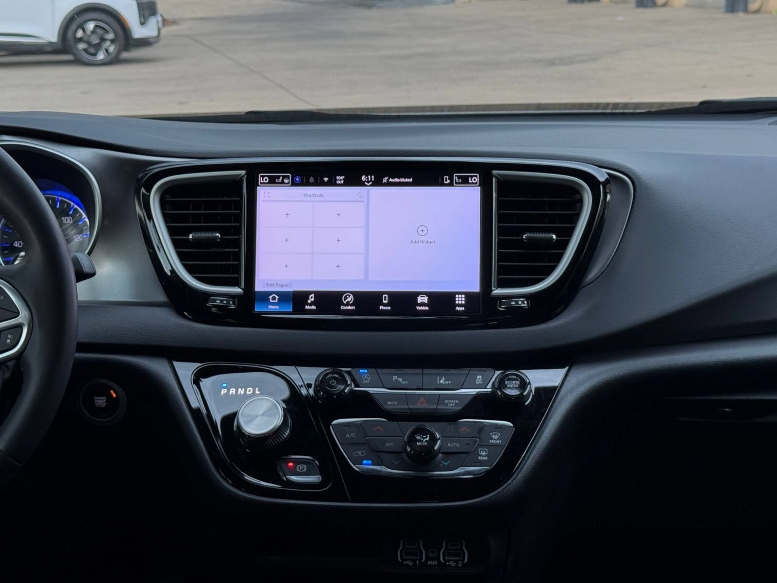 Used 2025 Chrysler Pacifica Select FWD image 16
