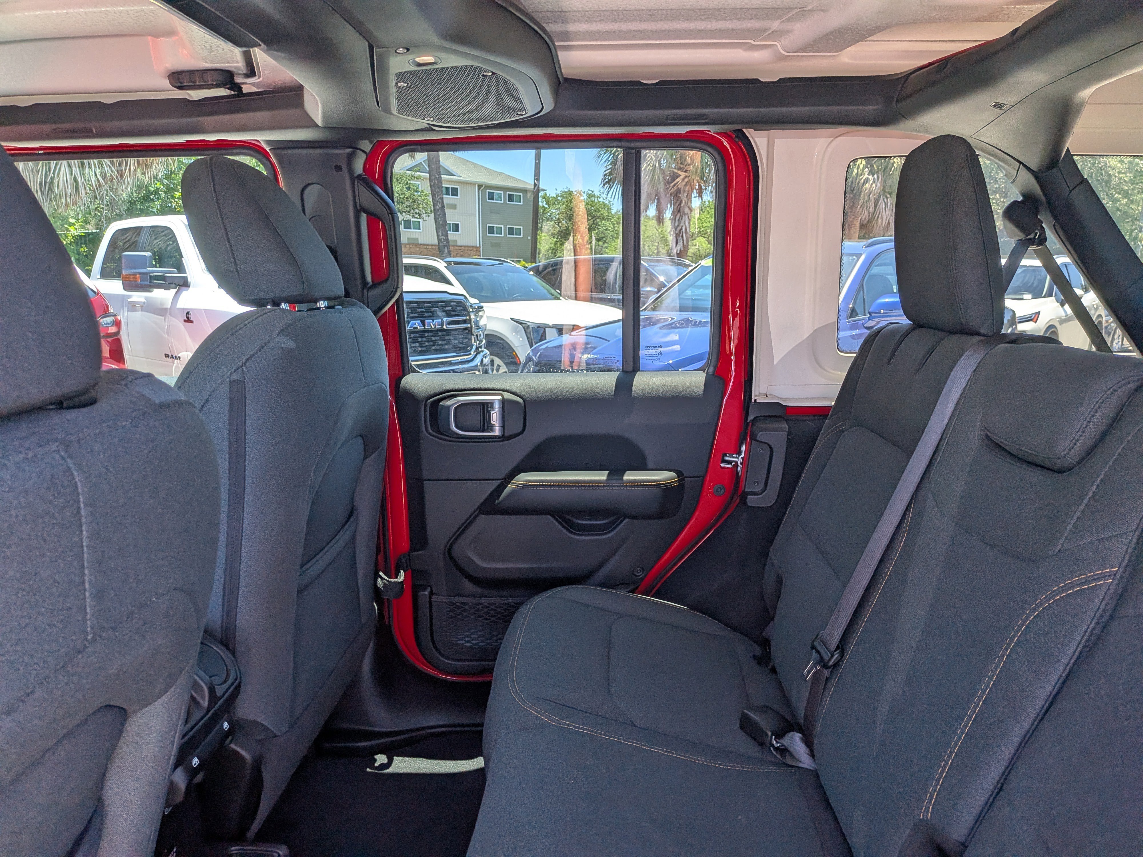 Used 2025 Jeep Wrangler Unlimited Sahara AWD/4WD image 14
