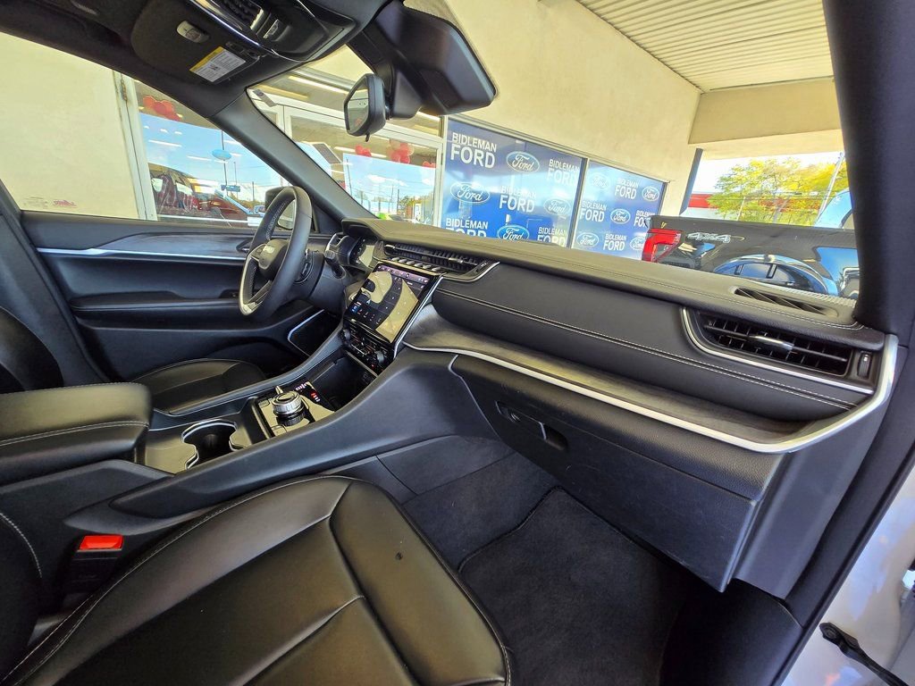 Used 2024 Jeep Grand Cherokee Limited 4xe image 31