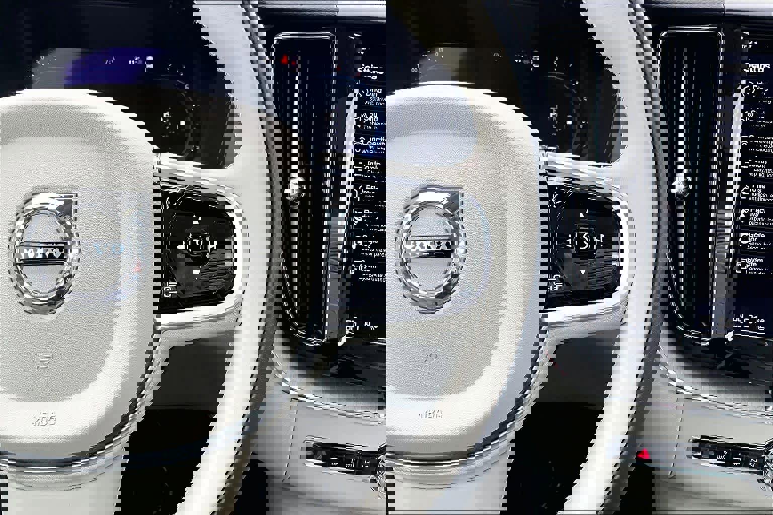 Certified 2023 Volvo XC60 B5 Plus w/ Climate Package image 24