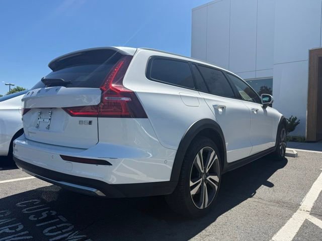 Used 2025 Volvo V60 B5 Cross Country Plus AWD/4WD image 3
