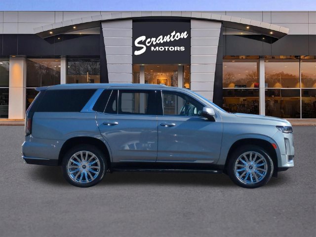 Used 2023 Cadillac Escalade Premium Luxury AWD/4WD image 6