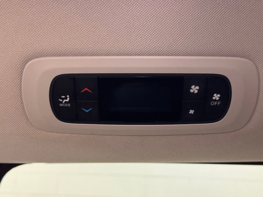 Used 2023 Chrysler Voyager LX FWD image 20