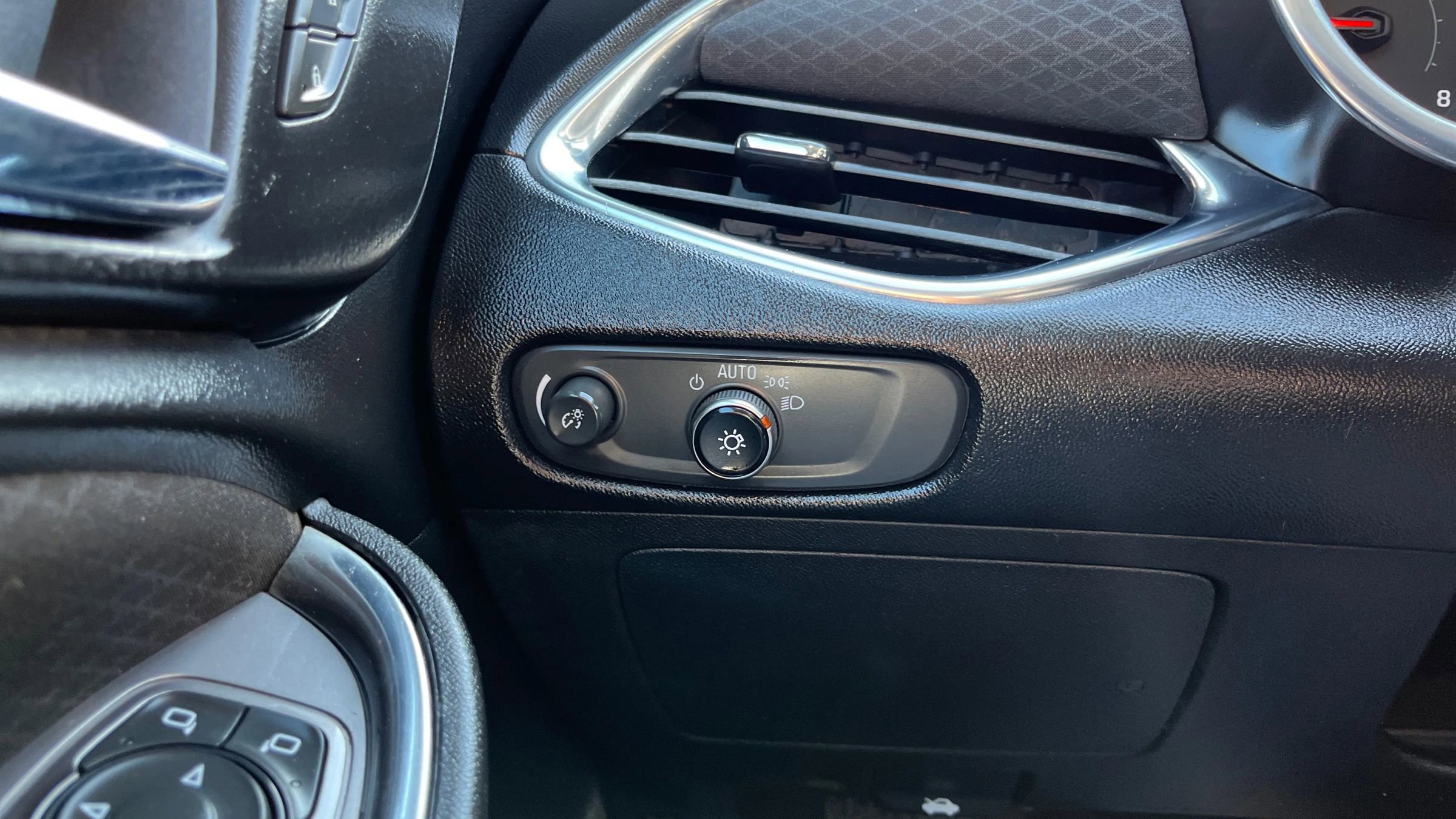 Used 2017 Chevrolet Malibu LT image 19