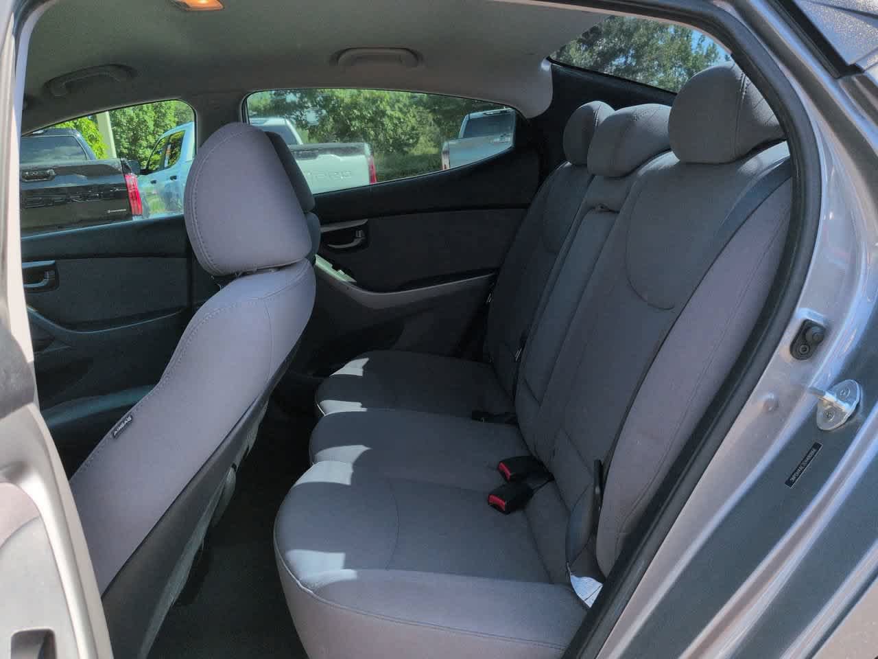 Used 2014 Hyundai Elantra SE w/ Option Group 02 FWD image 13