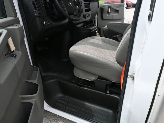 Used 2022 Chevrolet Express 3500 w/ Power Convenience Package image 9