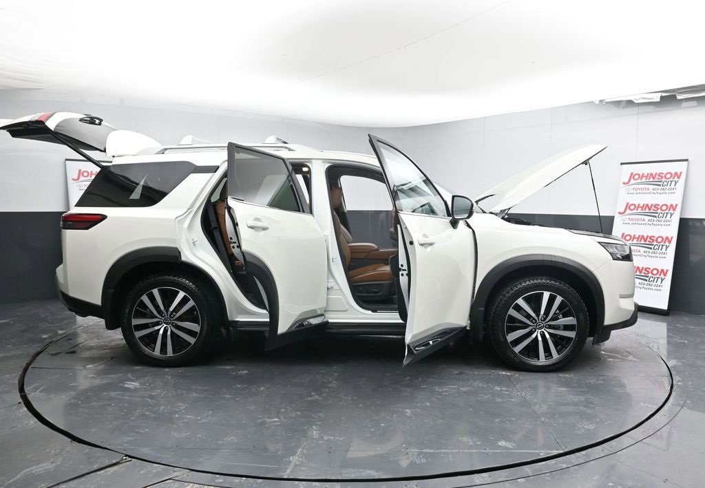 Used 2024 Nissan Pathfinder Platinum w/ Cargo Package image 44