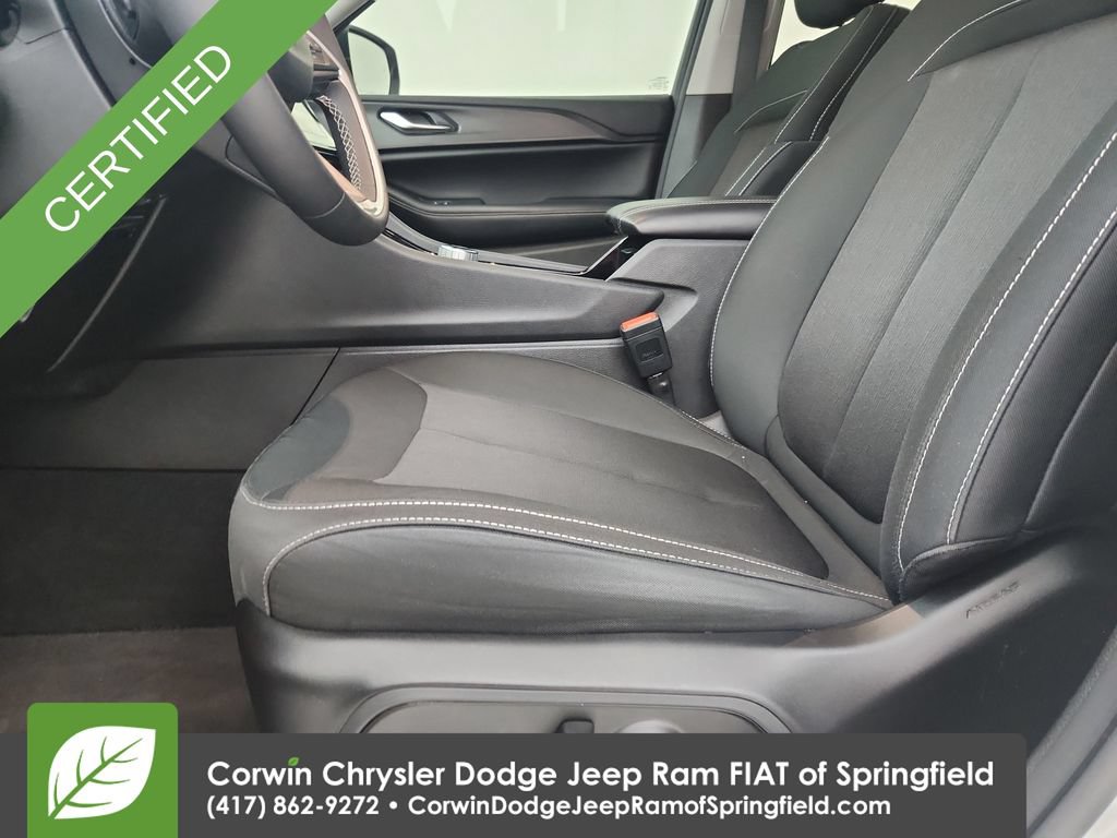 Used 2023 Jeep Grand Cherokee L Laredo AWD/4WD image 19