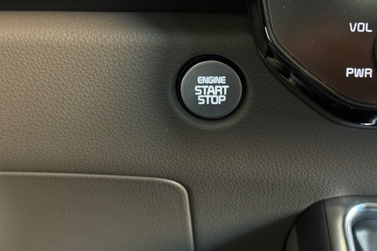 Used 2026 Kia Carnival EX FWD image 24