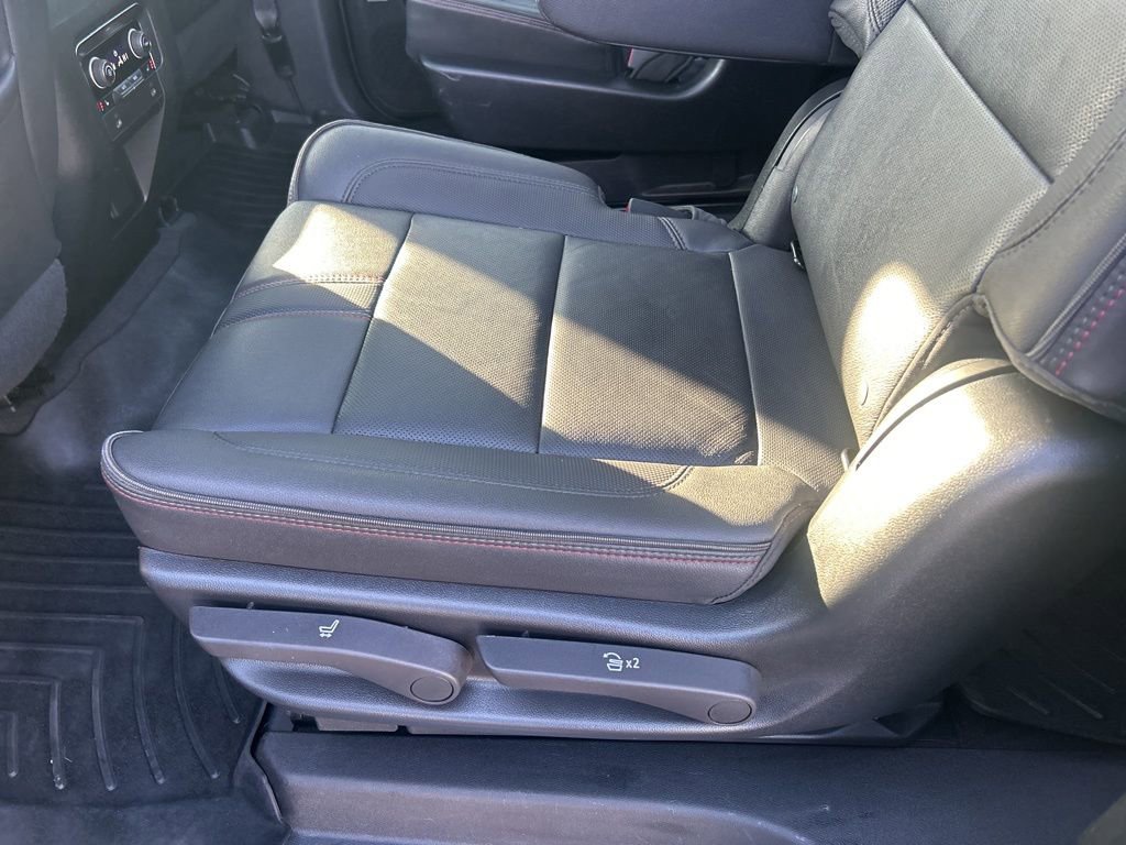 Used 2022 Chevrolet Suburban RST w/ Luxury Package image 42