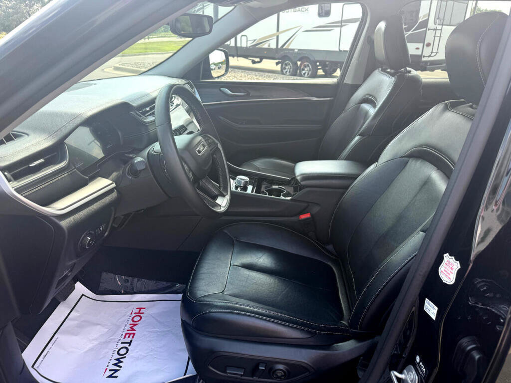 Used 2023 Jeep Grand Cherokee Limited AWD/4WD image 12