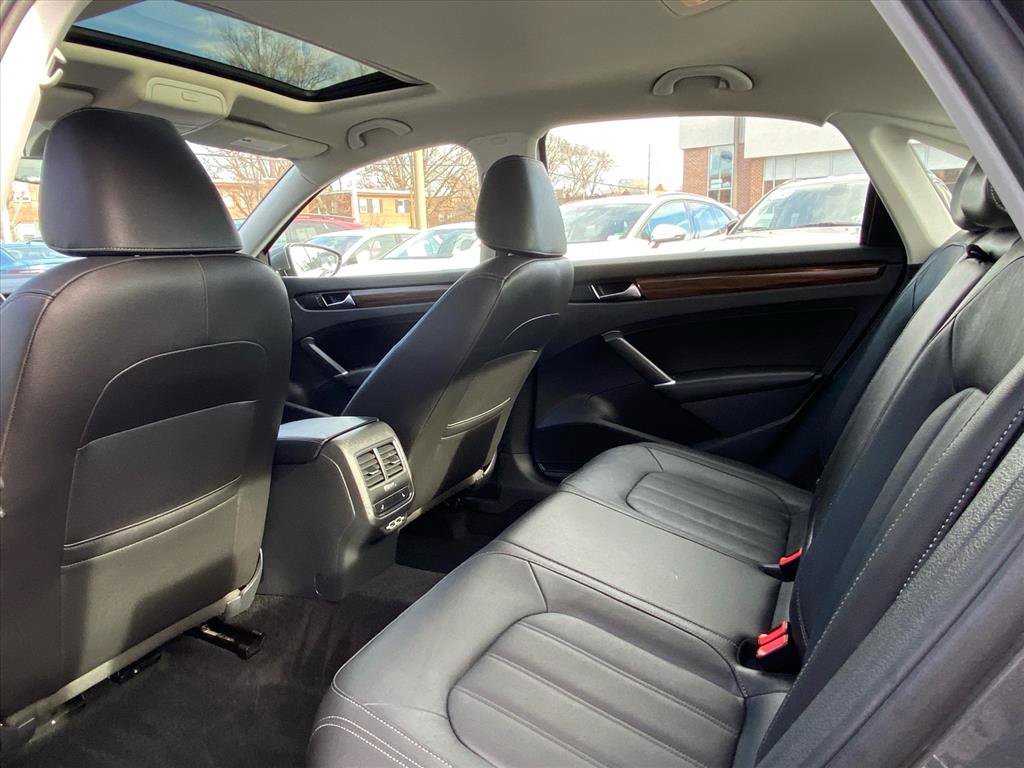 Used 2020 Volkswagen Passat 2.0T SEL image 21