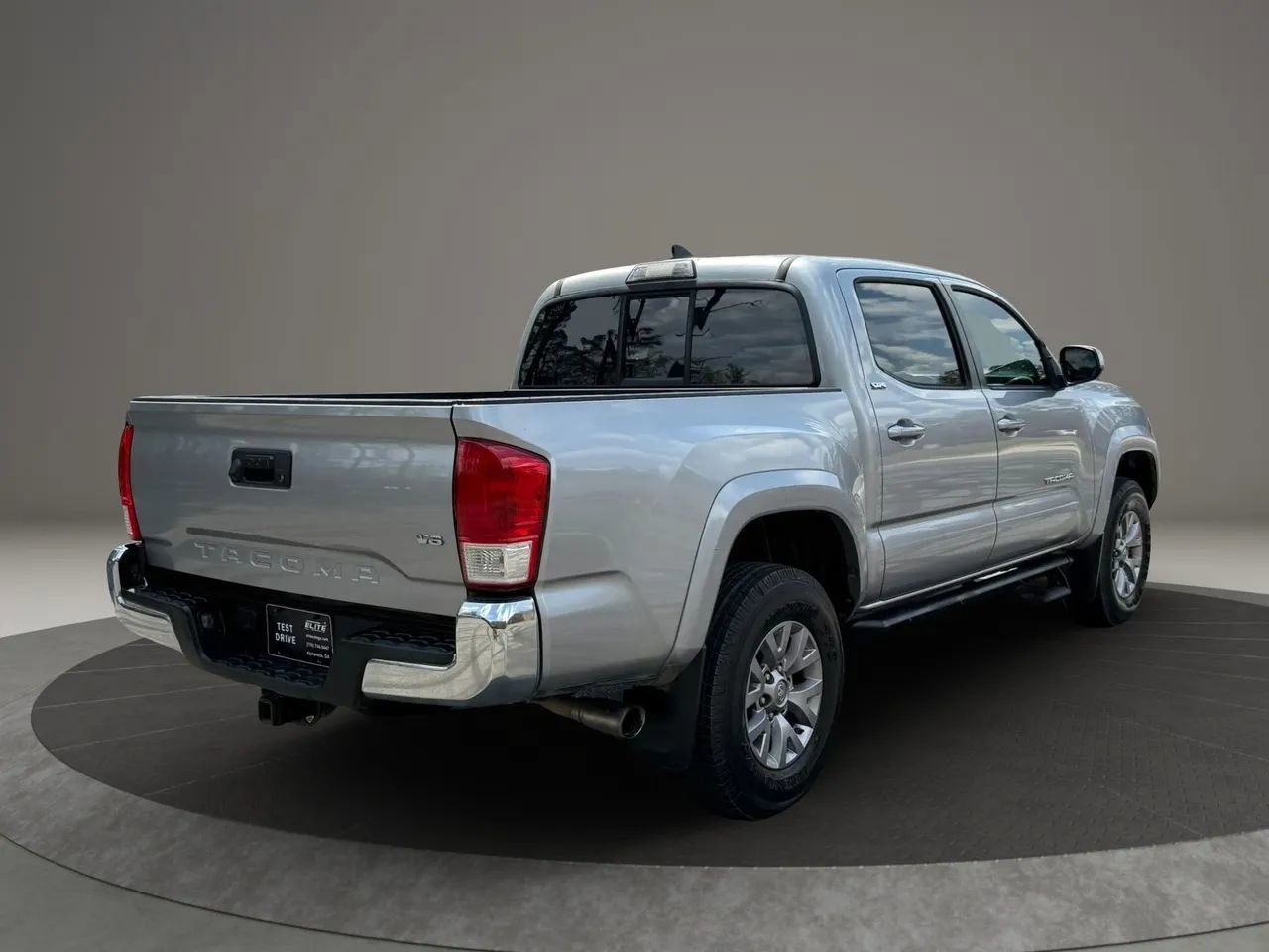 Used 2016 Toyota Tacoma SR5 w/ SR5 Appearance Package (SN) RWD image 4