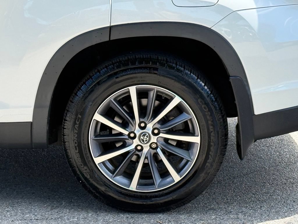 Used 2019 Toyota Highlander XLE AWD/4WD image 7