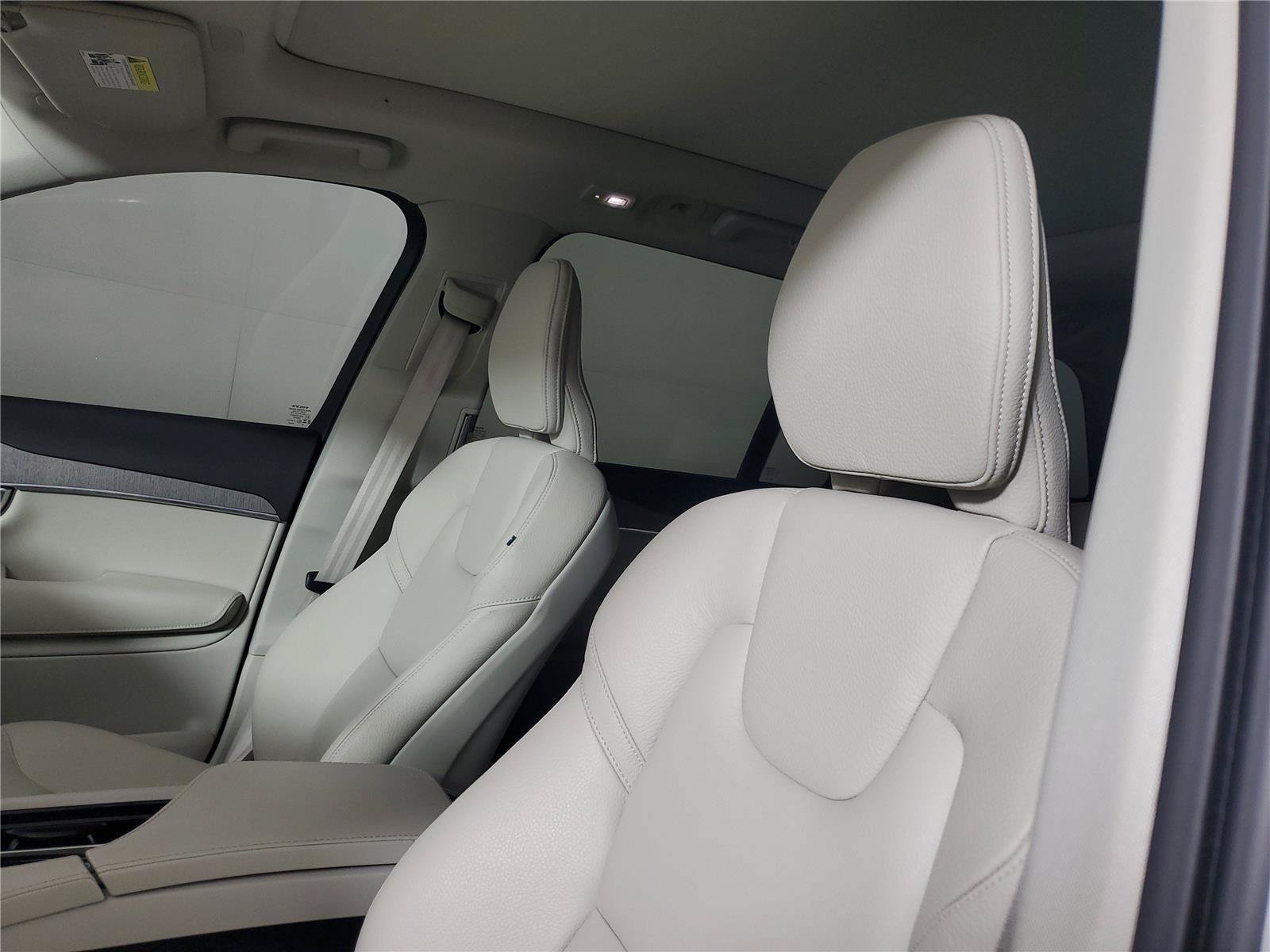 Certified 2025 Volvo XC90 T8 Core AWD/4WD image 23