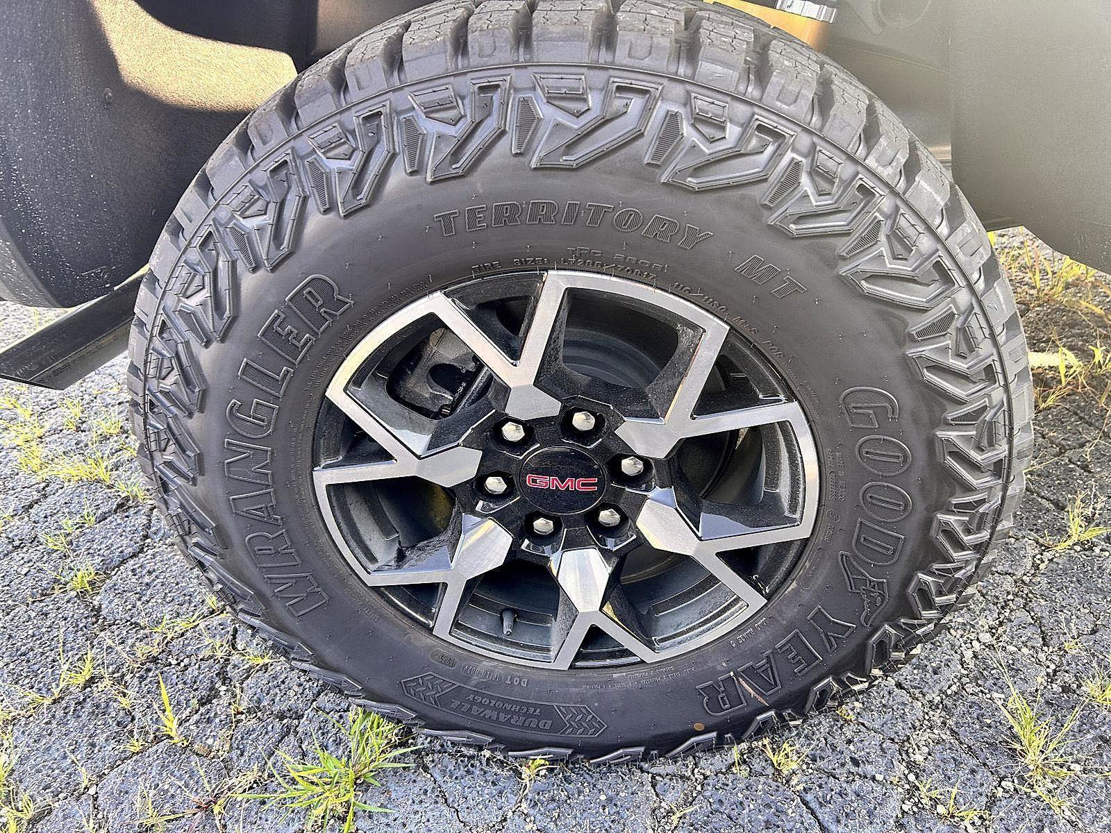 New 2025 GMC Canyon AT4 w/ AT4X Package image 10