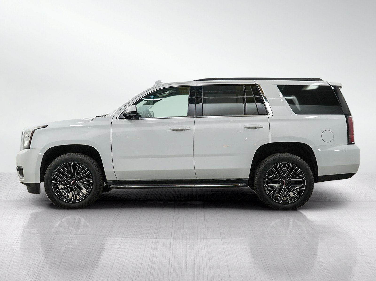 Used 2019 GMC Yukon SLE w/ SLE Value Package AWD/4WD image 2