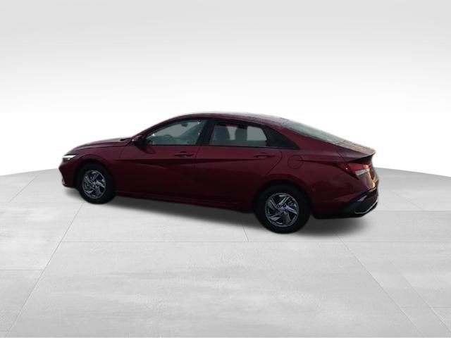 Used 2025 Hyundai Elantra SE image 8