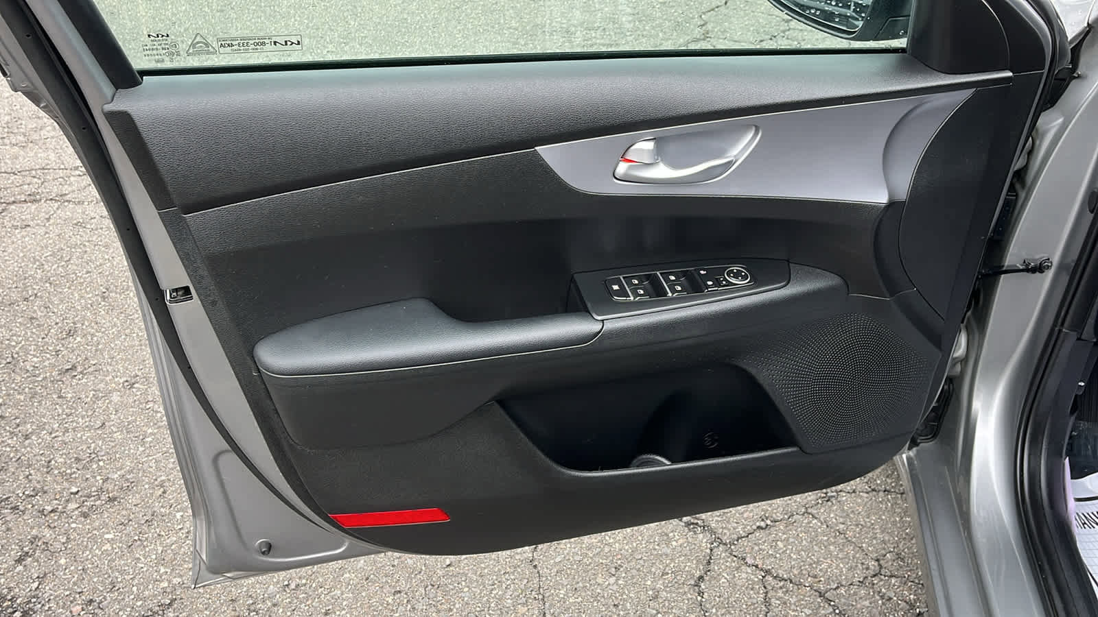 Used 2023 Kia Forte LXS image 9