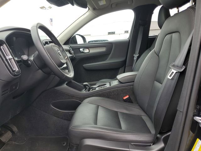 Used 2025 Volvo XC40 B5 Core image 20