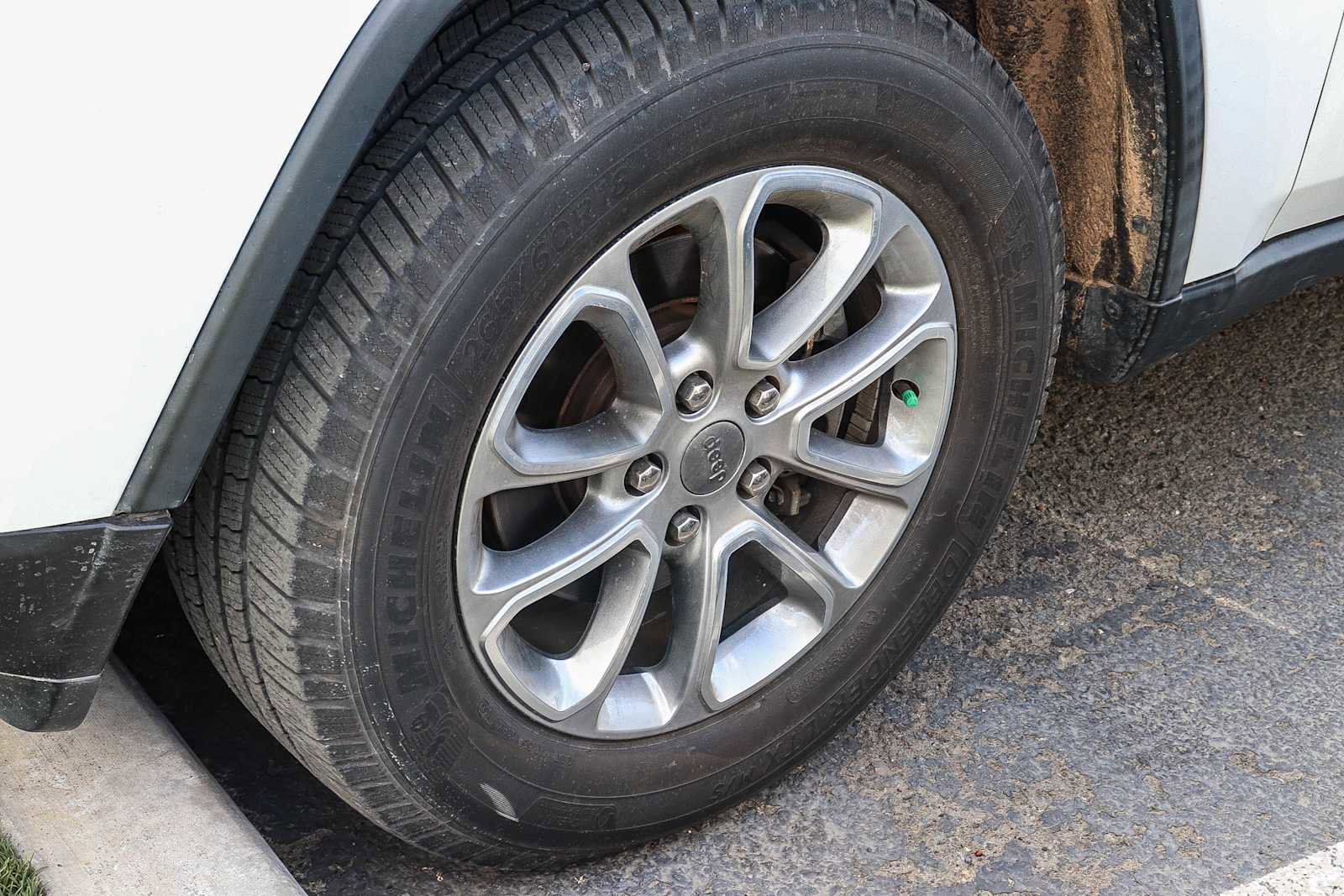 Used 2016 Jeep Grand Cherokee Limited image 4