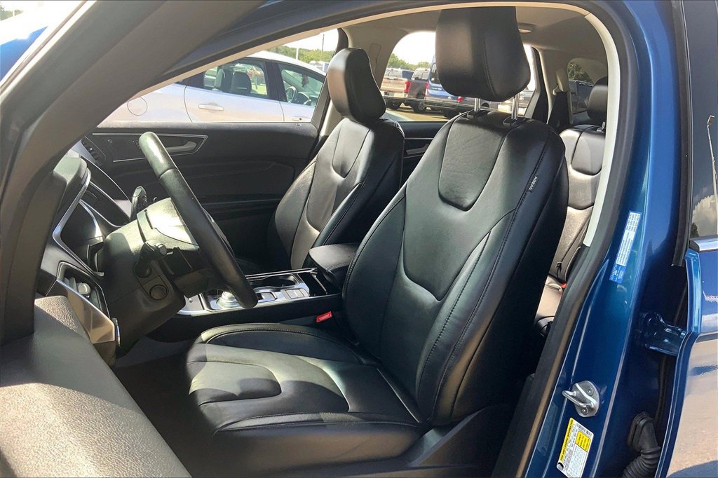 Used 2020 Ford Edge Titanium image 25