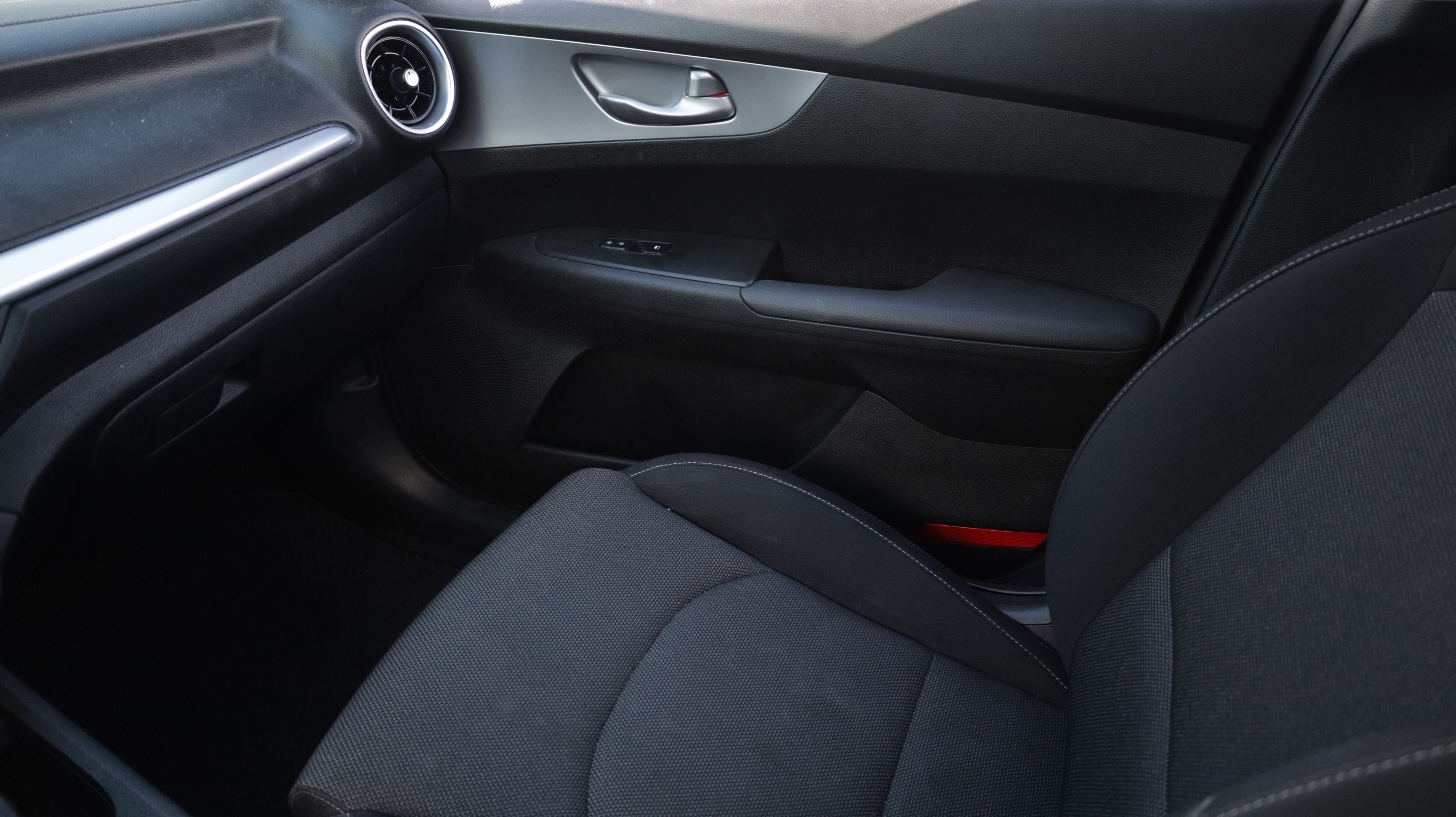 Used 2022 Kia Forte LXS w/ LXS Technology Package FWD image 10