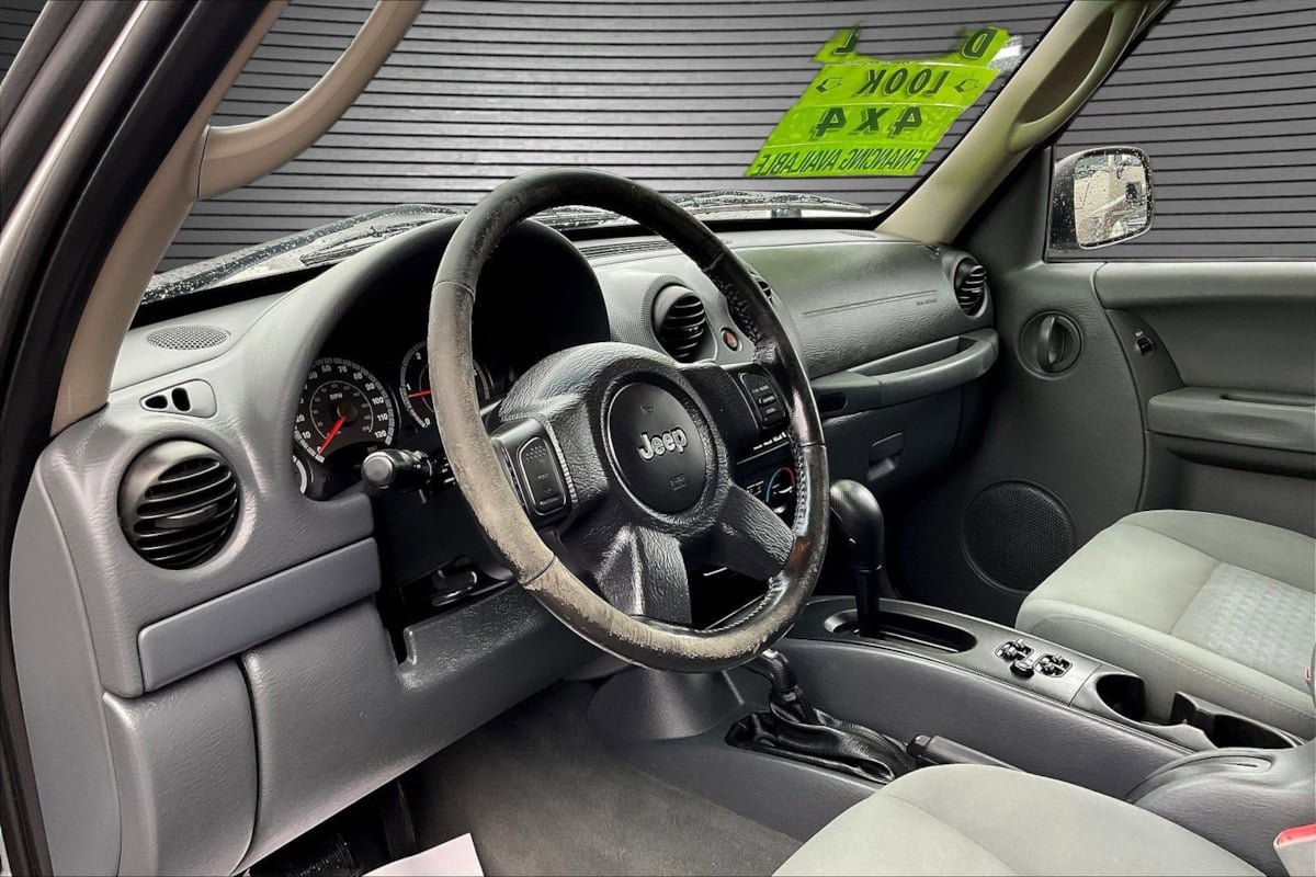Used 2005 Jeep Liberty Sport AWD/4WD image 16