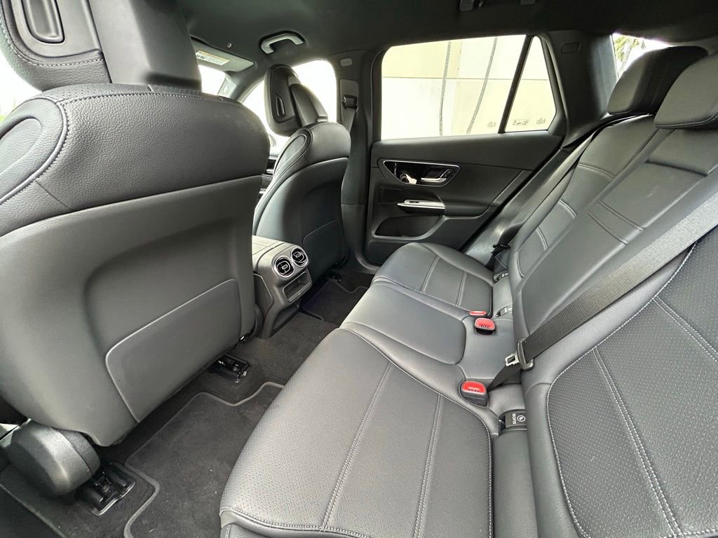Used 2025 Mercedes-Benz GLC 300 4MATIC image 43