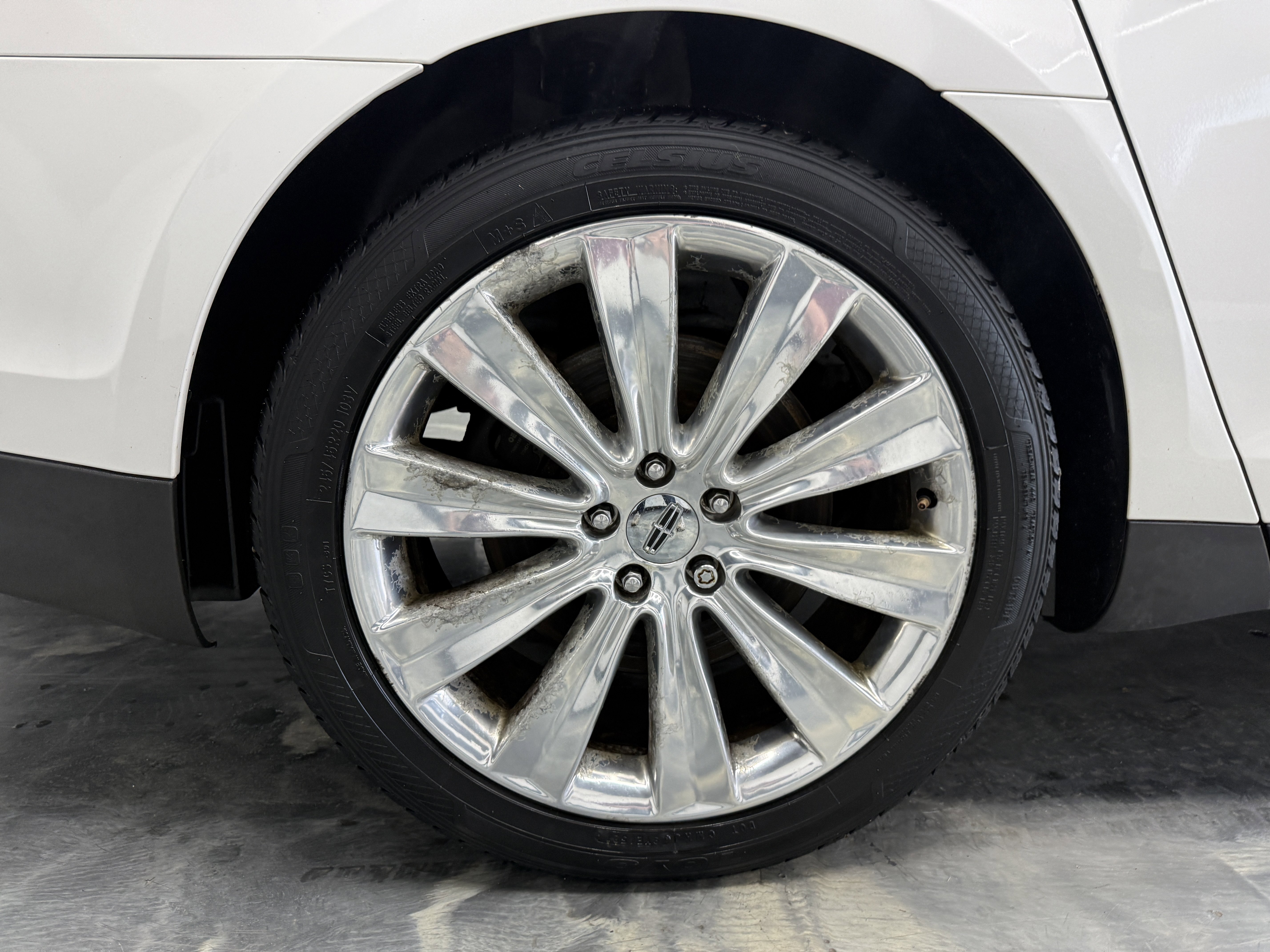 Used 2015 Lincoln MKS AWD w/ Technology Package image 30