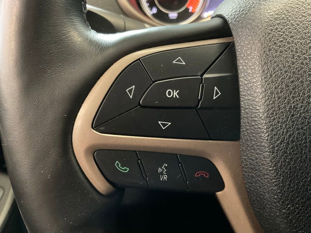 Used 2015 Jeep Cherokee Limited image 12