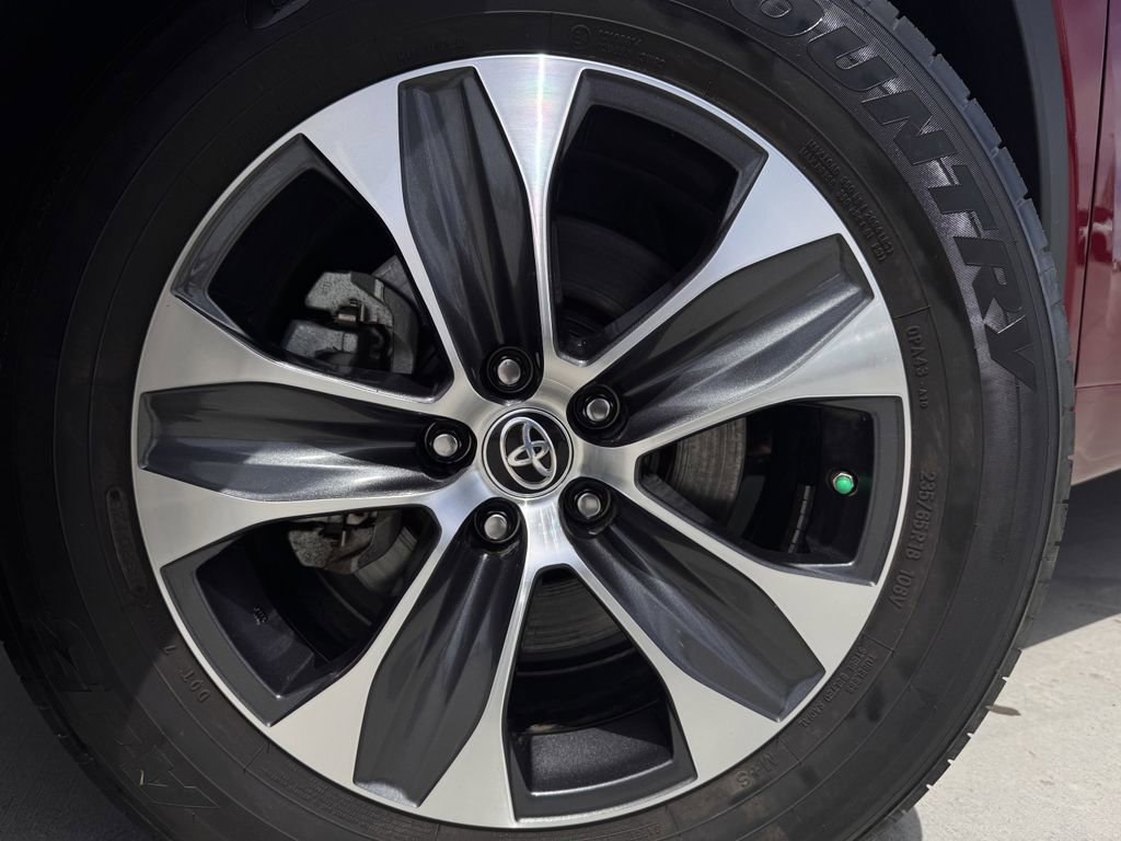 Used 2023 Toyota Highlander XLE image 9