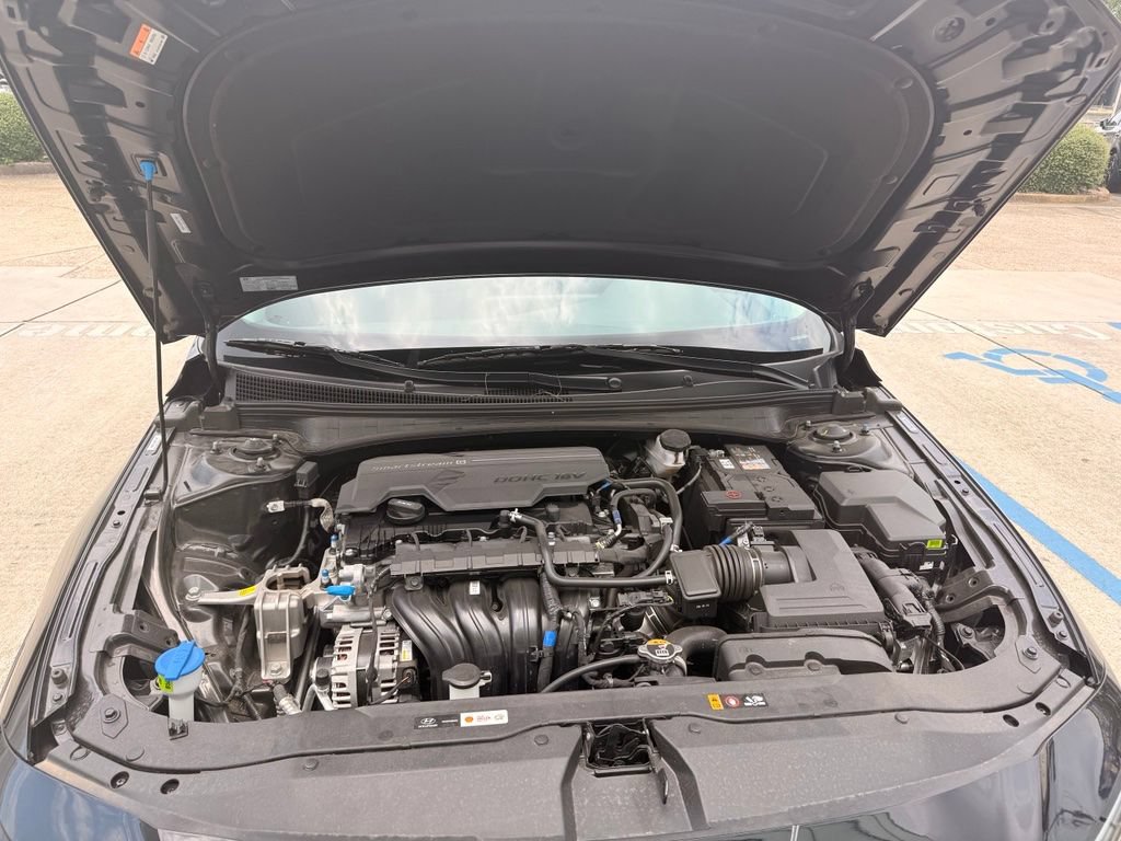 Used 2026 Hyundai Elantra SE FWD image 16