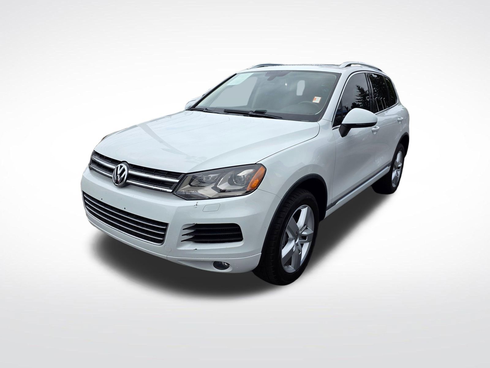 Used 2014 Volkswagen Touareg TDI AWD/4WD image 3